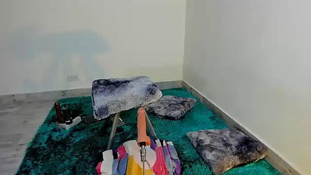 Amelie hills02 online show from November 10, 8:20 am