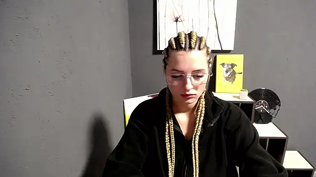 lady olivia  online show from October 16, 4:09 pm