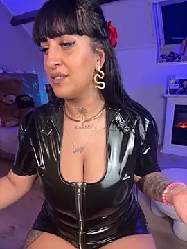 CarolaDrago online show from November 13, 7:13 pm