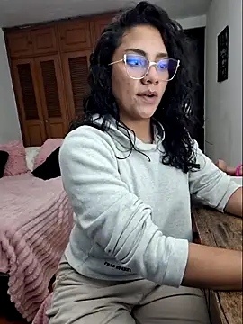 Snapshot of Thaliacooper_ chatting on September 15, 12:19 am Thaliacooper online show from September 15, 12:19 am