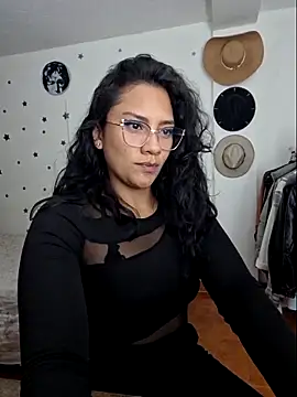 Snapshot of Thaliacooper_ chatting on October 19, 1:51 am Thaliacooper online show from October 19, 1:51 am