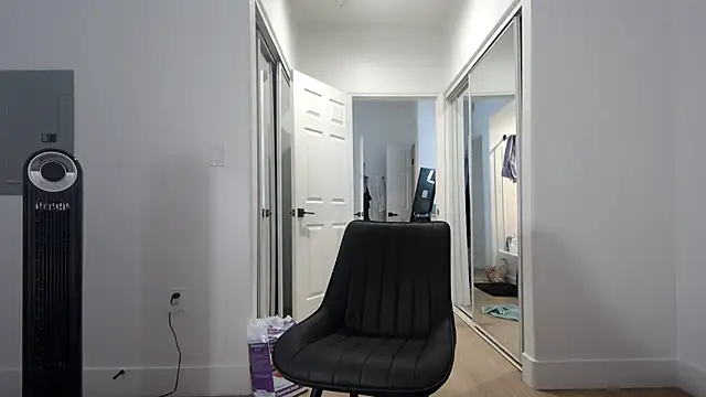 QueenLolaX online show from May 23, 7:39 am