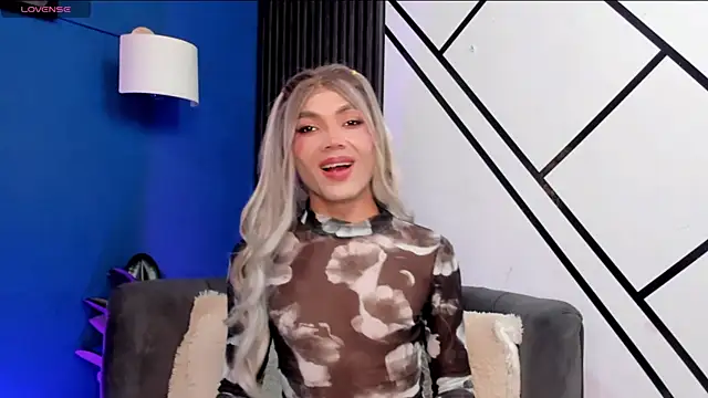 Megan Do Santos online show from November 27, 8:01 pm