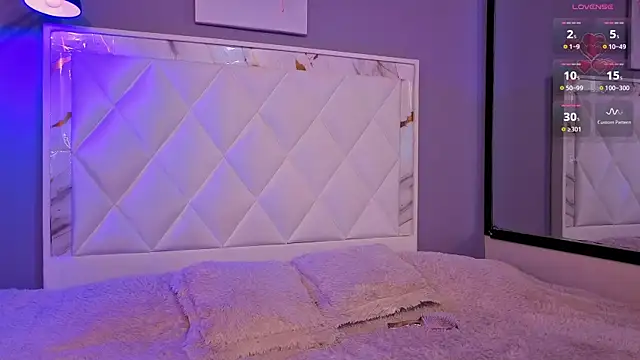 Megan Do Santos online show from February 20, 2:51 pm