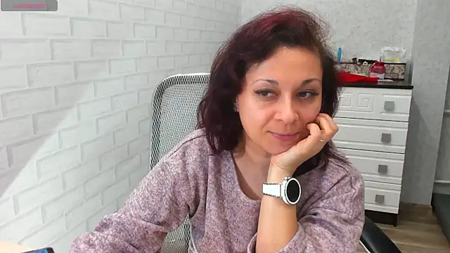 TeasyLana online show from February 7, 8:35 pm