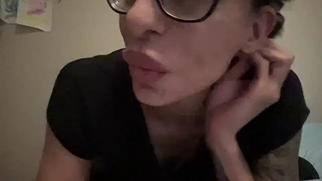 myloveforyouu online show from May 17, 11:37 pm