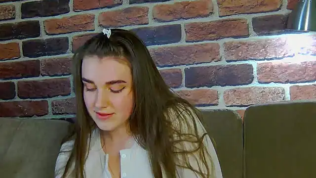 Sofia Hugs online show from March 16, 7:29 pm