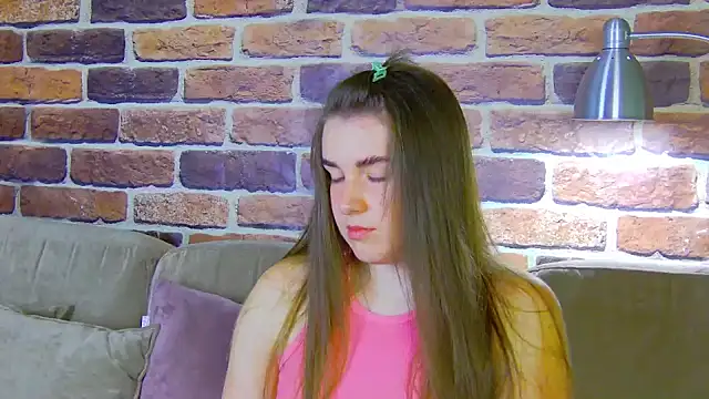Sofia Hugs online show from June 10, 5:55 pm