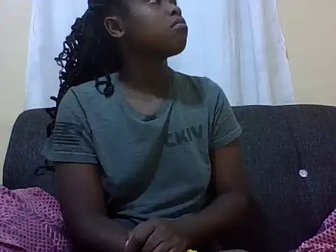 Sweetcecie01 online show from May 18, 11:33 pm
