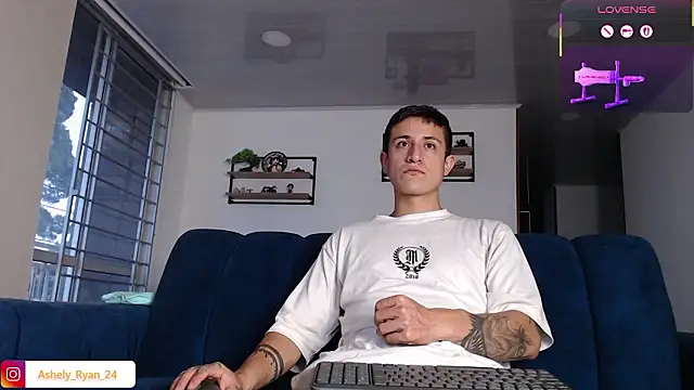 ashely ryan24 online show from March 17, 10:58 pm