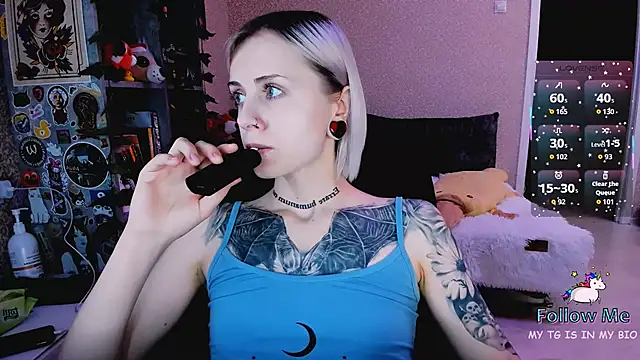 NaniMoore online show from December 13, 10:05 pm