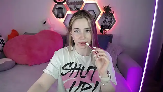 SabrinViolet online show from May 5, 8:50 am