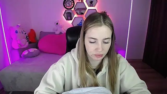 SabrinViolet online show from May 8, 8:06 am