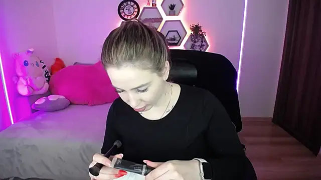 SabrinViolet online show from May 4, 8:18 am