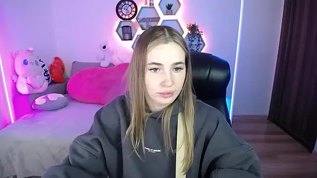 SabrinViolet online show from May 11, 8:05 am
