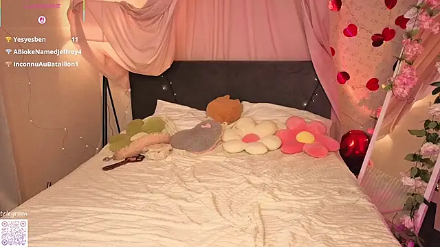 lilly Cherry  online show from May 25, 12:15 pm