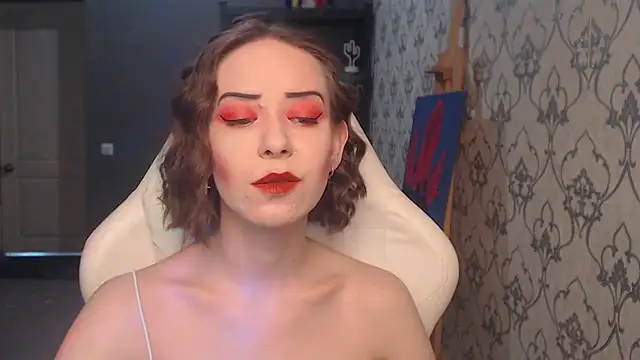 FascinatingEyess online show from August 4, 3:45 am