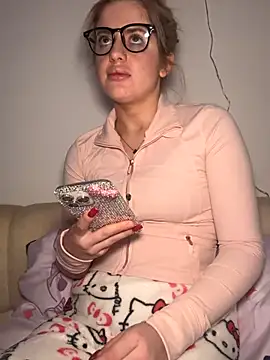 Holly-Glamour online show from January 6, 2:32 pm