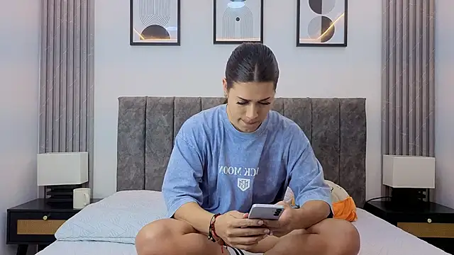 Luciana Ortiz1 online show from February 24, 1:43 pm