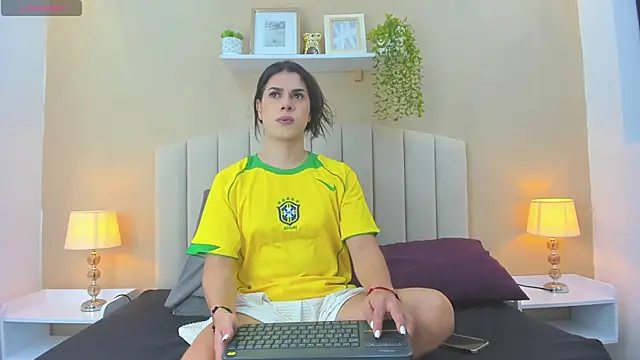 Luciana Ortiz1 online show from May 12, 6:03 pm