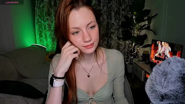 Alyssa Smitt online show from June 20, 8:45 pm