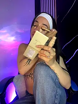 Ady 18 online show from November 4, 9:31 pm