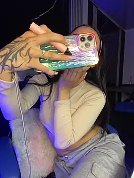 Ady 18 online show from December 3, 8:11 pm