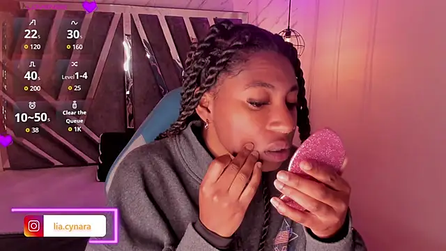 Queen perla  online show from October 15, 11:35 am