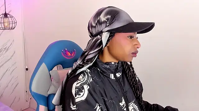 Queen perla  online show from November 11, 12:35 pm