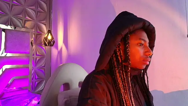 Queen perla  online show from February 3, 11:15 am