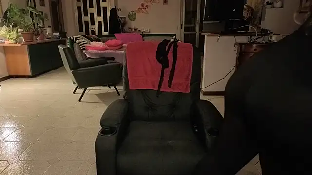 Snapshot of peachgirlmartyna chatting on October 29, 5:37 pm peachgirlmartyna online show from October 29, 5:37 pm