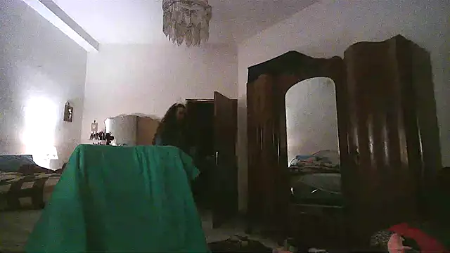 AliceBehind online show from March 29, 7:24 pm