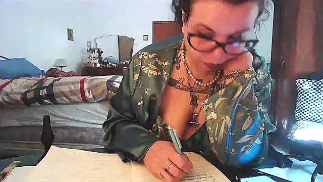 AliceBehind online show from March 28, 3:22 pm