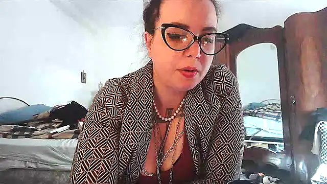 AliceBehind online show from March 27, 3:13 pm