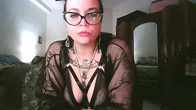 AliceBehind online show from March 31, 7:58 pm