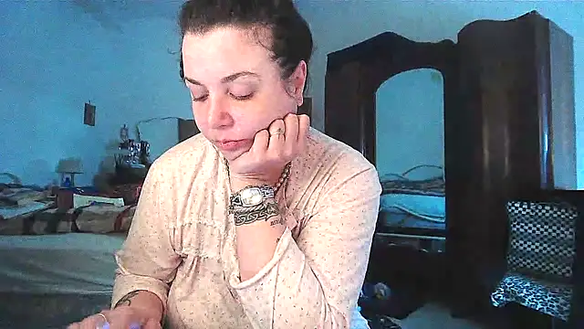 AliceBehind online show from March 26, 3:03 pm