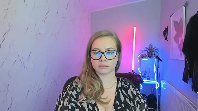 holly xglam online show from October 29, 8:33 pm