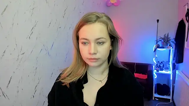 holly xglam online show from February 4, 8:23 pm