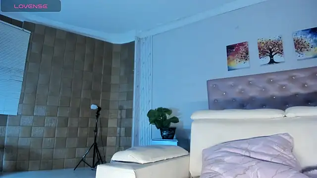 Lissalittlee online show from March 11, 8:33 pm