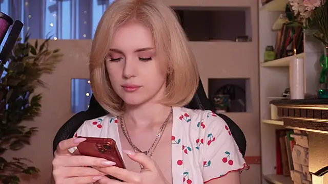 Chriss Fox online show from March 27, 3:24 pm