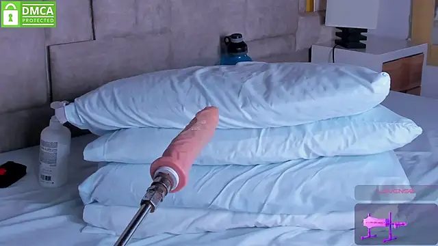 Eris Rose online show from October 20, 8:45 pm