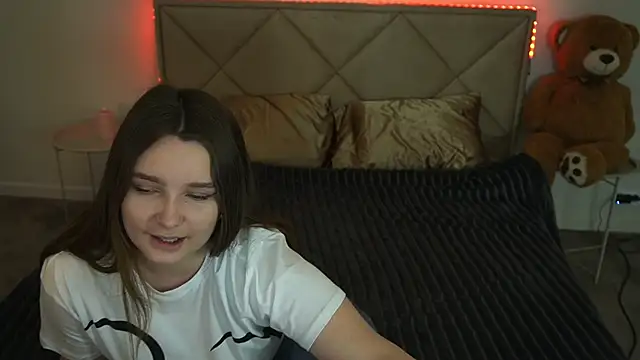 MagicPeachh  online show from May 14, 5:46 am