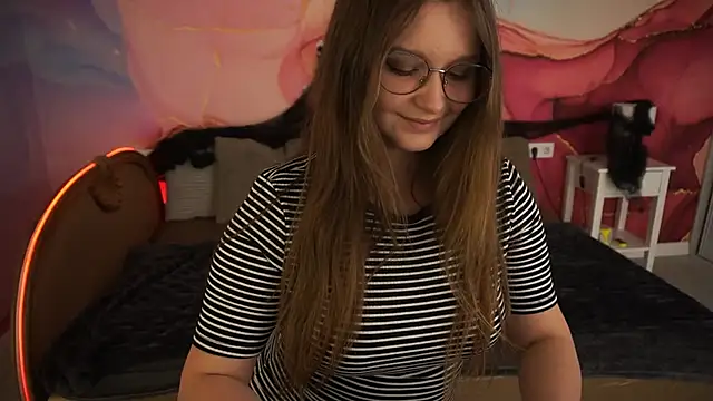 MagicPeachh  online show from October 29, 1:47 pm