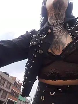 taaylor33 online show from February 6, 6:44 pm