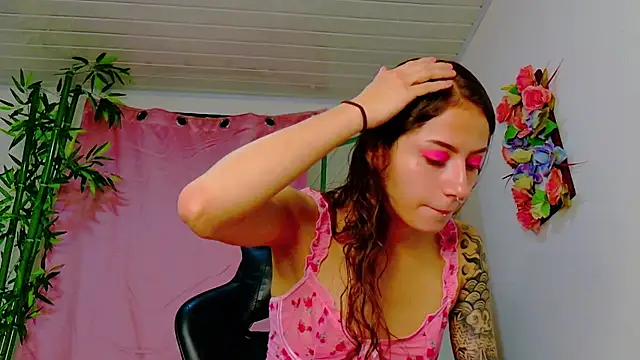 scarlet-jonesx online show from May 14, 1:44 am