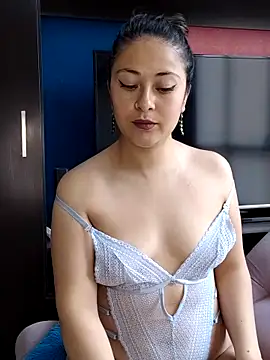 LisbethMoore  online show from May 12, 3:41 pm