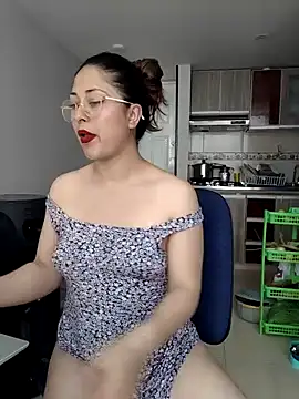 LisbethMoore  online show from December 17, 3:38 pm