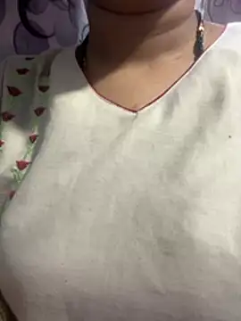 APKI WIFE  online show from May 17, 1:49 am