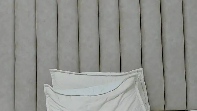 FreyaMoller online show from November 6, 7:31 pm