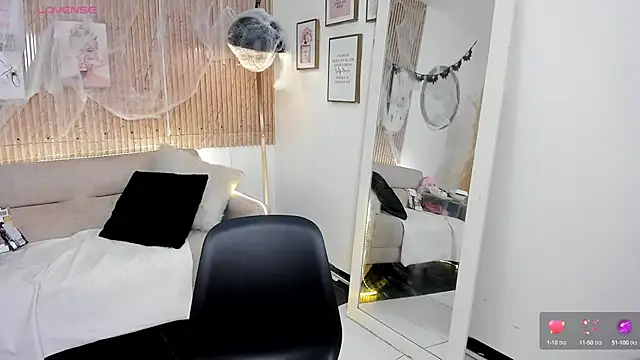 RACHEL EV online show from October 12, 7:22 am